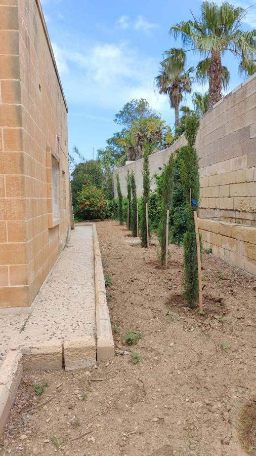 Stunning Villa With Pool, Table Tennis, Table Soccer And A Pool Table Naxxar Екстер'єр фото